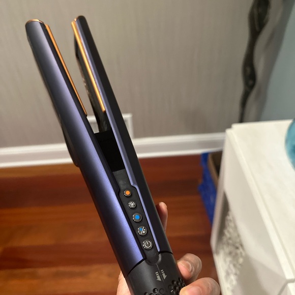 Dyson Prussian Blue and Rich Copper Hair Straightener Airstrait - Picture 2 of 5